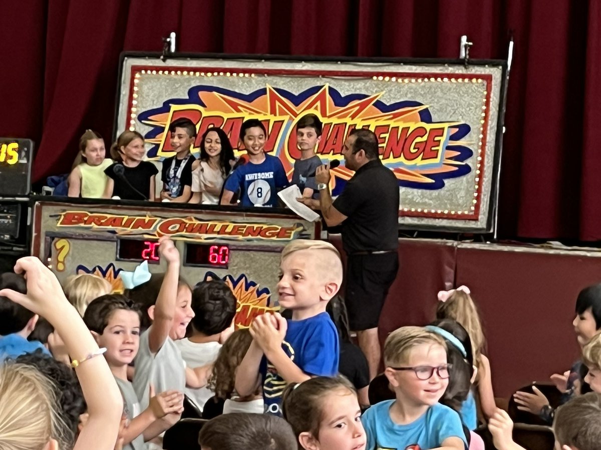3MiuWSS's tweet photo. Thank you PTA for another great year of the Live Game Show! It was so much fun! 😁 @wsselementary https://t.co/V0qQeYszXc