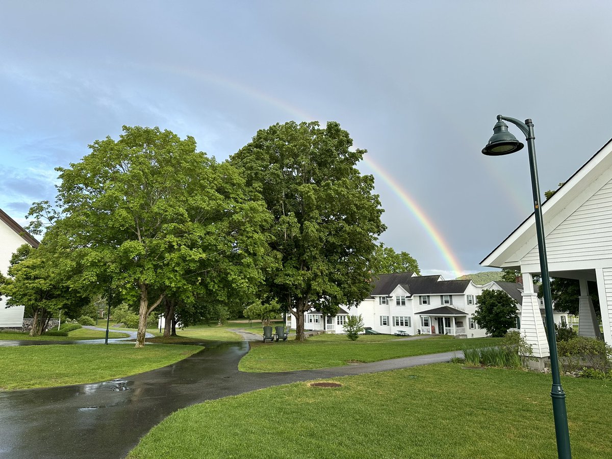 ShohrehVanaei's tweet photo. Had an amazing week at the @GordonConf on #Bioelectronics
- meeting a whole bunch of awesome scientists☘️🦞
@NUBioE1
#Double_Rainbow https://t.co/wDT4HfnLxI