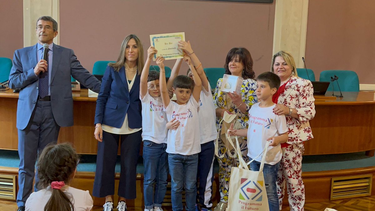 rosalba671's tweet photo. Bellissima giornata al Ministero dell'istruzione. Premiati da @ProgrammaFuturo , splendida iniziativa didattica. https://t.co/HERTGTePat