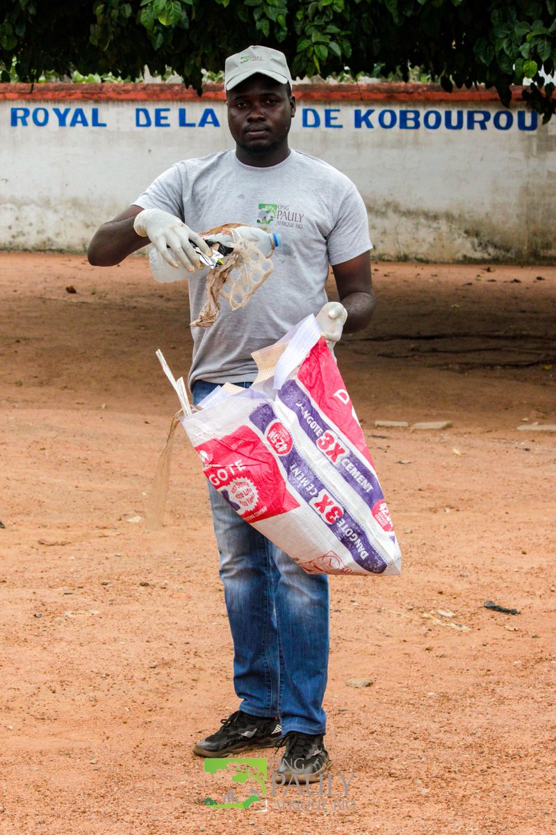 10 juin Parakou a célébré aussi la journée de l'environnement  par une marche de salubrité, sensibilisation des populations et un don de quelques poubelles. Une doléance pour l'année prochaine, Parakou, le nord a besoin de vous pour qu'ensemble nous puissions protéger notre 🌎