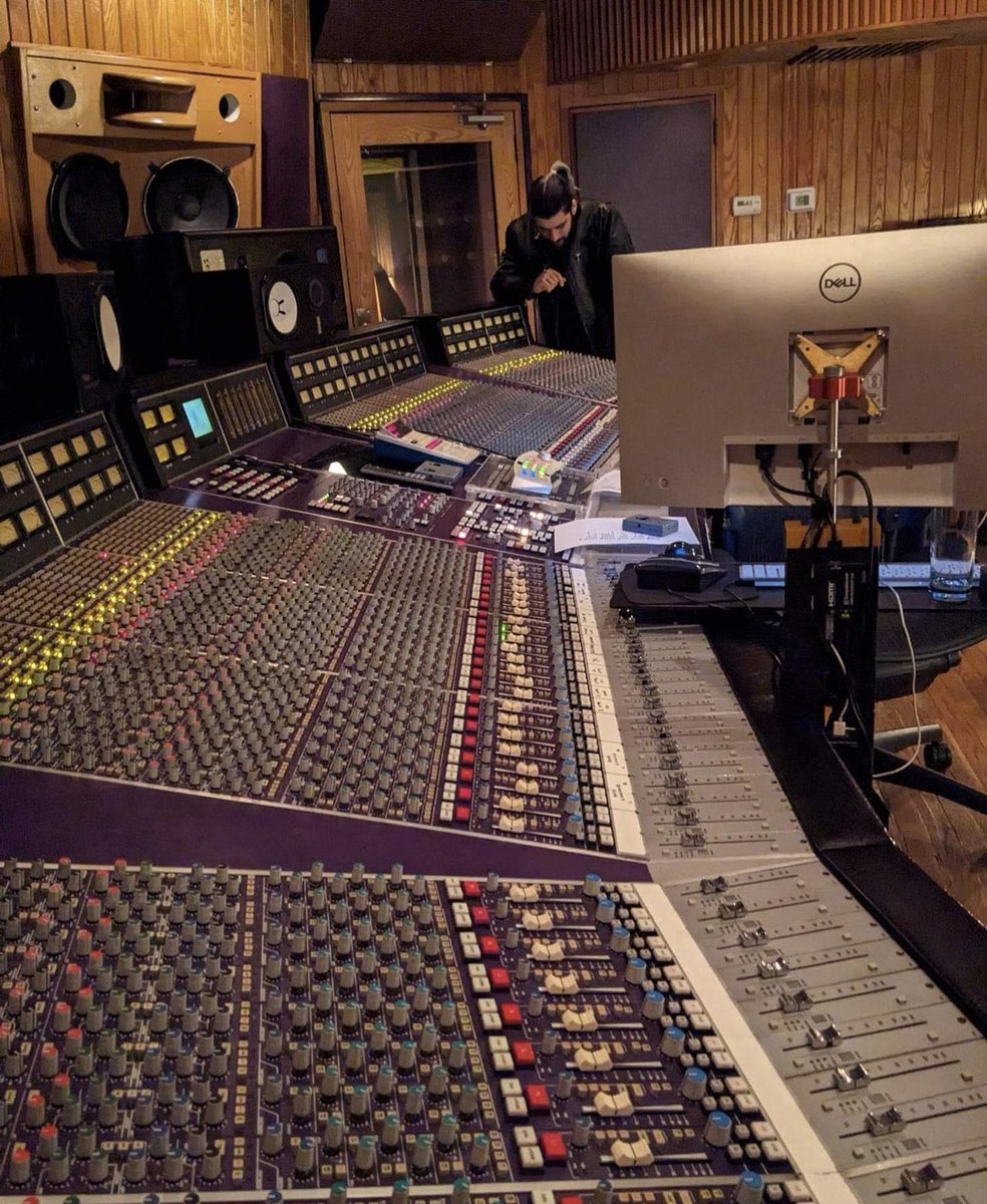 Zayn Malik working on his new upcoming album in the studio 🎶