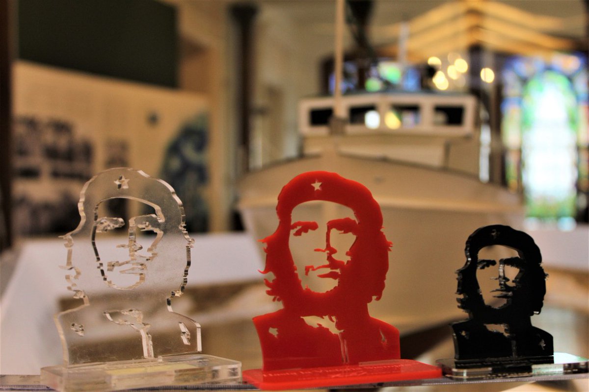#Fidel:"#Che tenía no solo todas las virtudes, y todas las cualidades humanas y morales para ser un símbolo, sino que el Che tenía, además, la estampa del símbolo, la imagen del símbolo: ... #95Aniversario #CheEjemplo