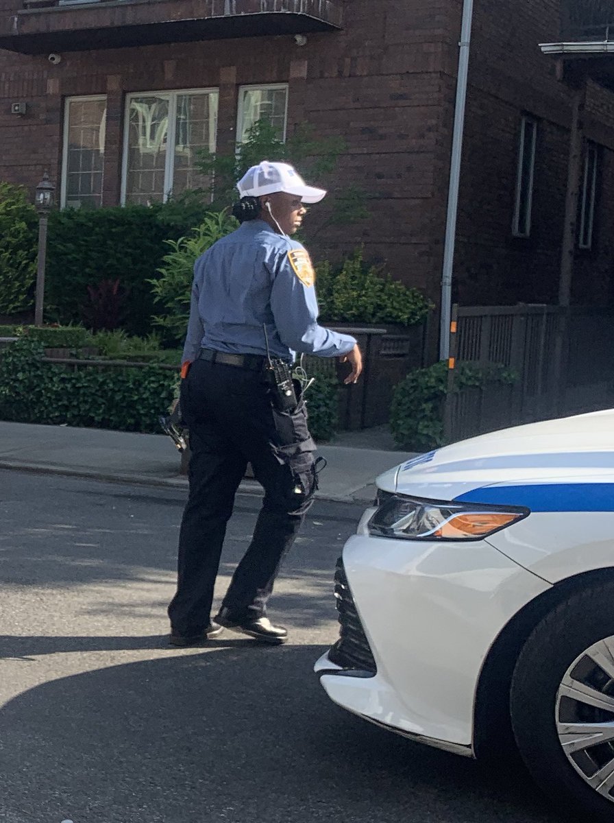 chaptzem's tweet photo. New @NYPDTrafficOps white baseball style caps. https://t.co/qYWd3ULxmG