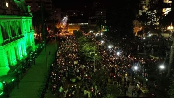 NicolasdelCano's tweet photo. #Jujuy se puso de pie. Las obreras y los obreros de la tiza ya no tienen miedo y junto a miles están llenando las calles de la provincia para terminar con los delirios del emperador  Morales. El derecho a la protesta no se toca. 

#AbajoLaReformaDeMorales y #ArribaLosSalarios https://t.co/uk4BKWZEH3
