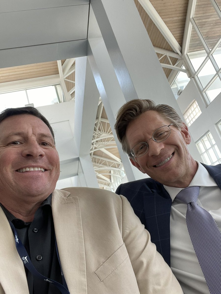 DaveyAlanReed5's tweet photo. It is great that you can just sit down with your state superintendent Dr. Eric Mackey and have a conversation about Haleyville High School. Thank you for putting students first and joining us at our CLAS convention! #clascon23 https://t.co/QYCvpxwuzZ