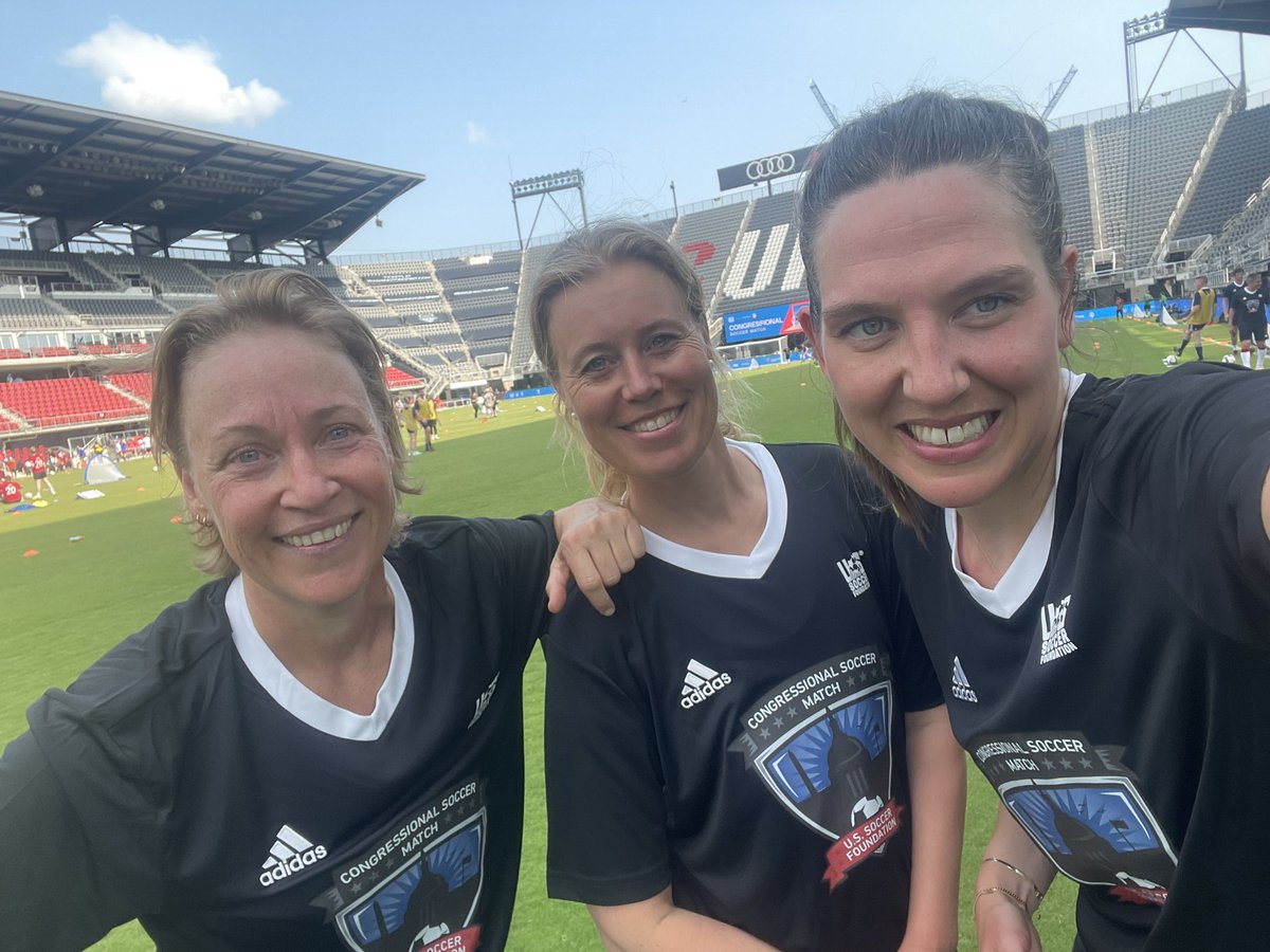 raggae86's tweet photo. Had so much fun playing in the #EmbassyTournament ⚽️ with my 🇸🇪Swedish friends -@SwedeninUSA - wore my #Icelandic 🇮🇸socks 😁#soccerdiplomacy #audifield @dcunited @ussoccerfndn https://t.co/mhpIepvRI1