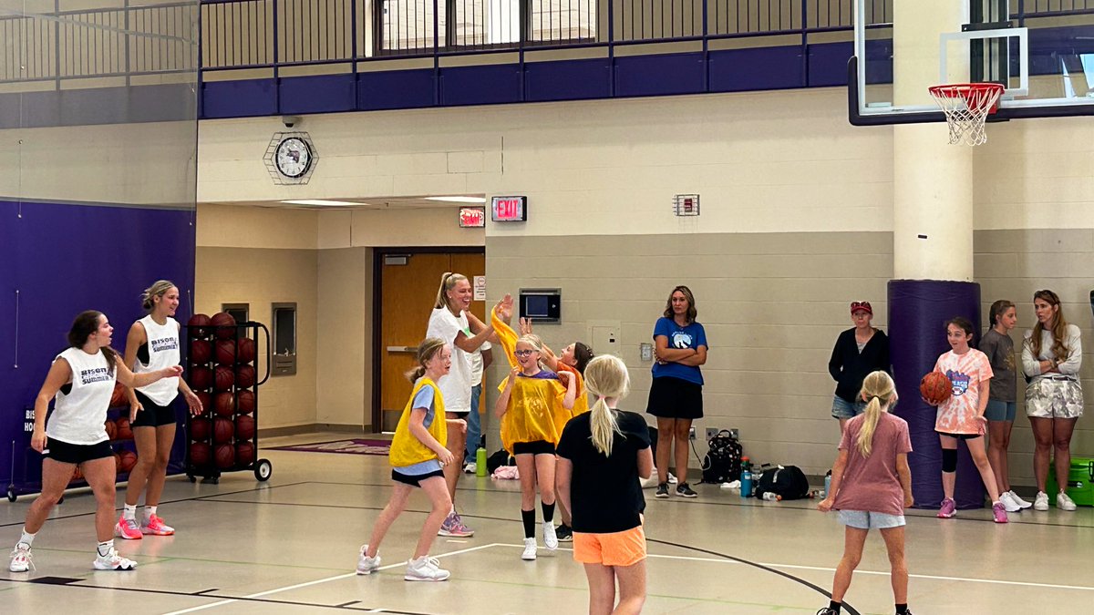 CoachBAMetcalf's tweet photo. It’s the most Wonderful Time of the Year! Champions are Built in the offseason 👊🏼 K-5 ballers are gettin’ after it in the Buffalo Activities Center!
#BGBB #BisonFamily #bALLin https://t.co/VeIbwxmwhJ