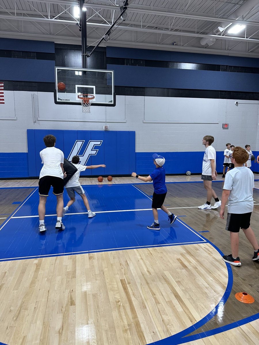 LFMensHoops's tweet photo. We had a great Day 1 of our Summer Youth Camp!! #HardWork #ChampionshipEffort #Brothership https://t.co/TnNOFQsVS8