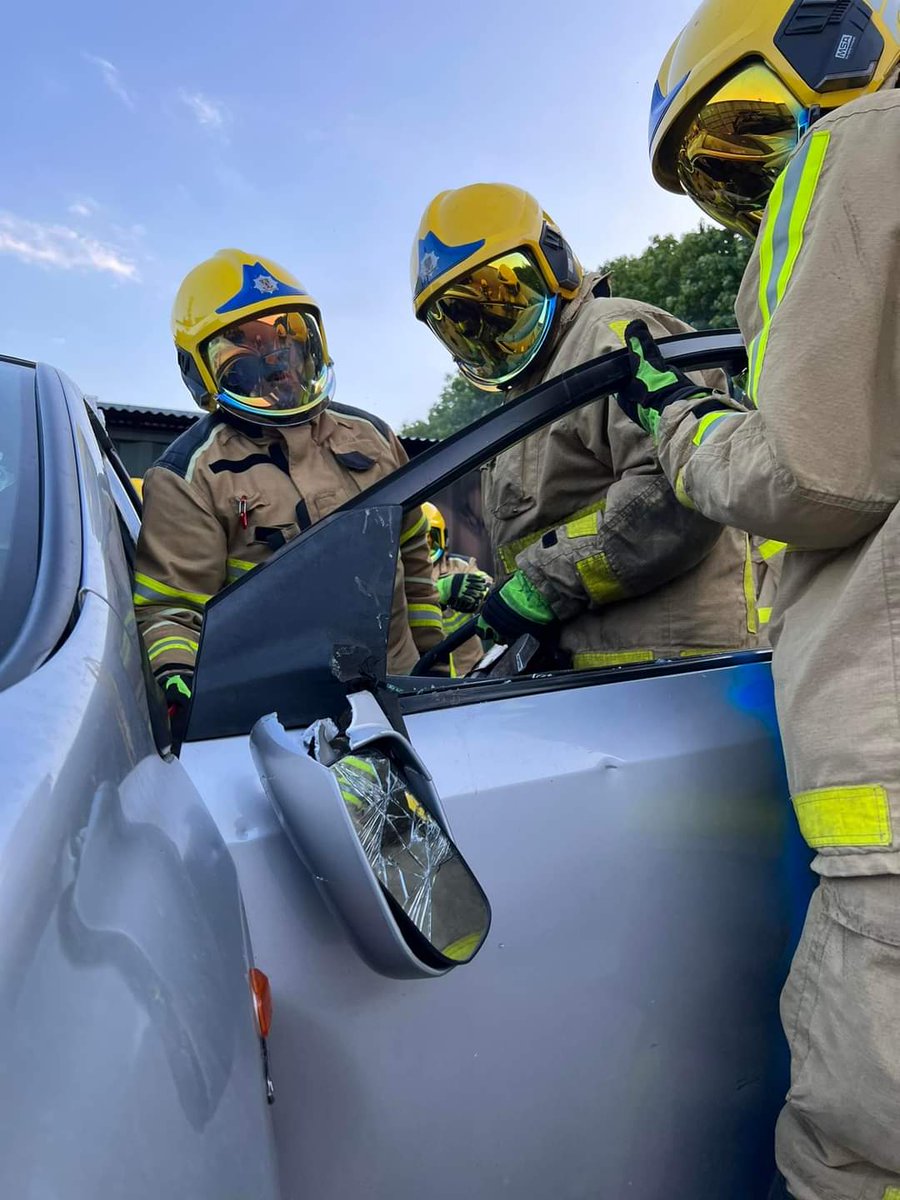Amber Watch took a trip to the training centre on Stafford park this evening for an RTC drill.
The crew were able to practice various stabilisation techniques, before moving onto glass and plastic management....1/2