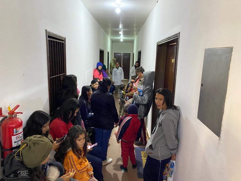 armada_py's tweet photo. ✅EXITOSA JORNADA DE ATENCIÓN MÉDICA EN PUERTO ROSARIO🇵🇾
Unas 300 personas fueron atendidas en la Jornada de atención médica realizada el día de hoy por la Armada Paraguaya en el BIM 1 de Puerto Rosario. https://t.co/D31d0I6PcJ