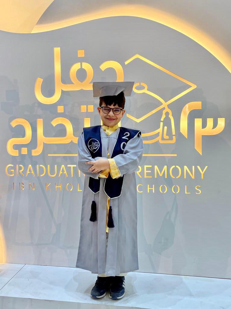 fahad_aldous's tweet photo. الحفيد و (السمي) فهد بن فيصل الزيدان  عاش اليوم فرحة بريئه وسط احتفاليه انتقاله من الروضه إلى  المرحلة الابتدائيه ب   #مدراس_أبن_خلدون في #عرقه.
🌹تهانينا و الف مبروك لوالديه الله يحفظه ويرعاه ..ومنها للأعلى يا (فهودي)❤️ https://t.co/1pXqNyYRyp