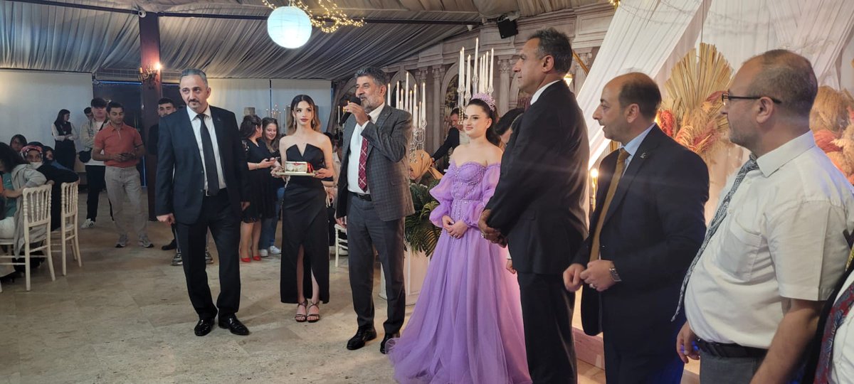 milliyolgm's tweet photo. Genel Başkanımız Sn. Remzi ÇAYIR Sakarya Merkez İlçe Başkanımız Fatih YILMAZER'in kızının nişan merasimine İl Yönetimi ve beraberindeki heyet ile katılım sağladı. Genç evlatlarımıza bir ömür boyu mutluluklar diliyoruz. Nişan merasimleri hayırlı uğurlu olsun.
#MilliYolPartisi https://t.co/QhlMf6m2bI