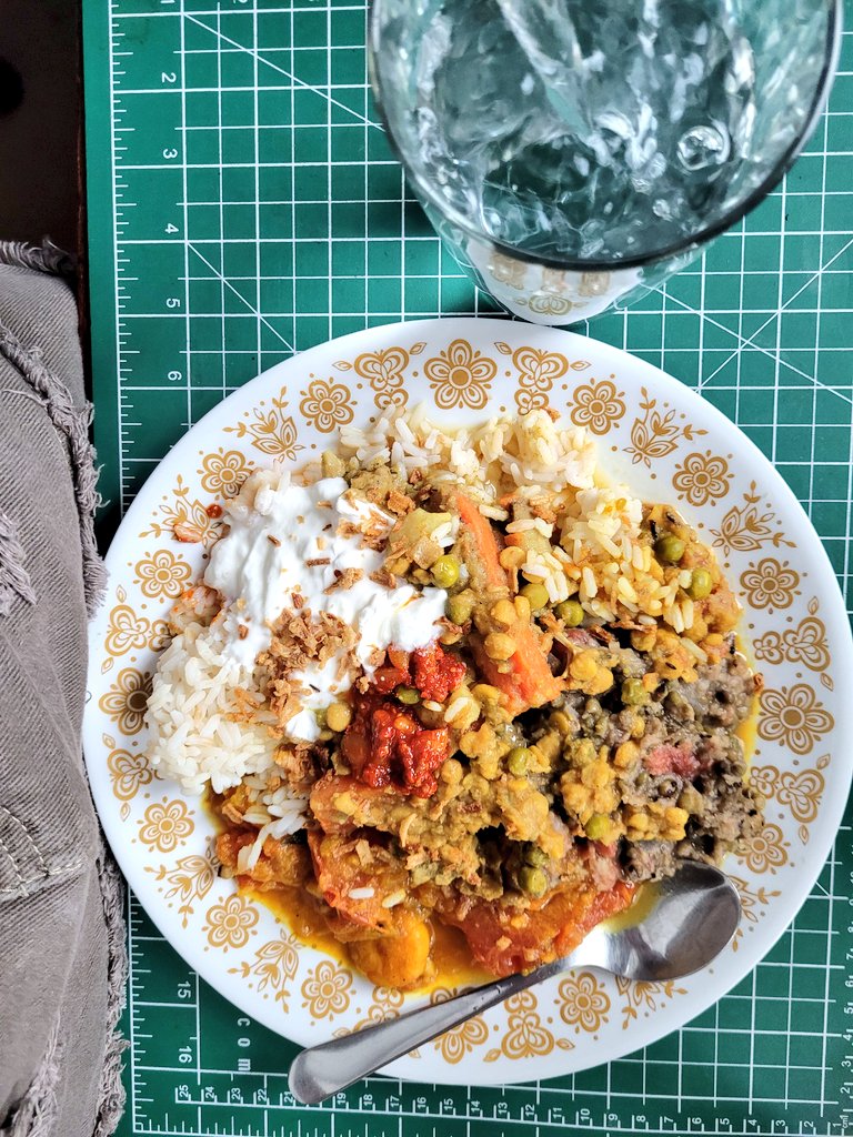 Dinner time 🎵 one big plate of healthy food please? Oh, thank you. 🙏😋 #Foodie #Foodies #dinnertime #TorontoEats #GoodEvening