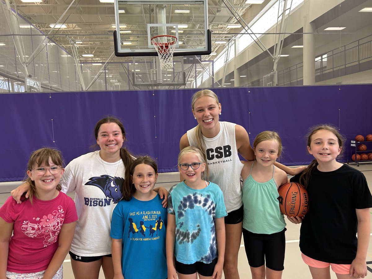 CoachBAMetcalf's tweet photo. JOY as a Coach… observing HS players Growin’ their own Games by cultivating the Love of the Game in our Youth!
#BGBB #Bison Family #bALLin https://t.co/I5wlU6sUlt