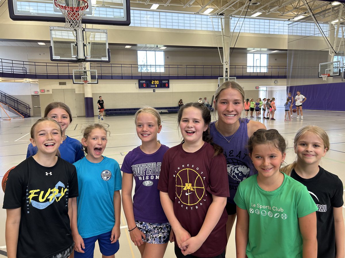 CoachBAMetcalf's tweet photo. JOY as a Coach… observing HS players Growin’ their own Games by cultivating the Love of the Game in our Youth!
#BGBB #Bison Family #bALLin https://t.co/I5wlU6sUlt