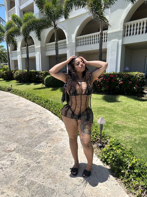 vacay? ☀️🏝️ https://t.co/HEuxGU7b79<a href="/tag/happythanksgiving"class="tags"><span>#happythanksgiving</span></a>