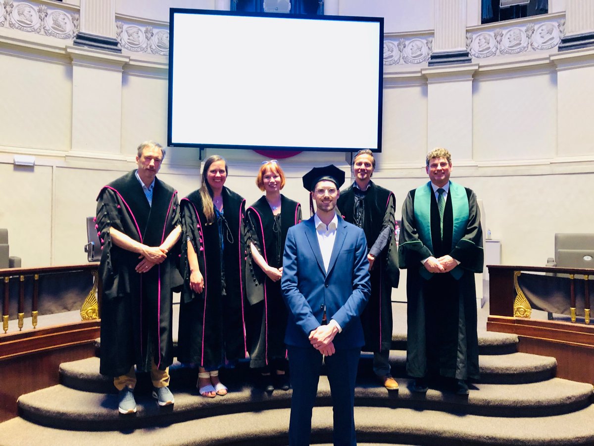 Introducing Dr. Bert Dhont  from the Ghent university 🥂
With proud promoters @