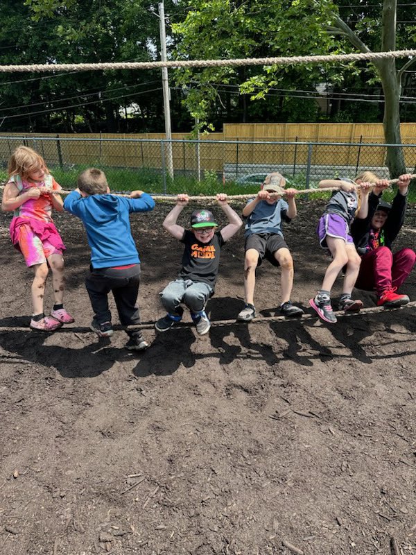 chardenbrook3rd's tweet photo. BB 3rd graders took on the zoo today! #bbbees https://t.co/ovR8SdFZuu