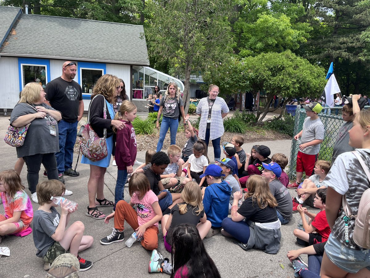 chardenbrook3rd's tweet photo. BB 3rd graders took on the zoo today! #bbbees https://t.co/ovR8SdFZuu