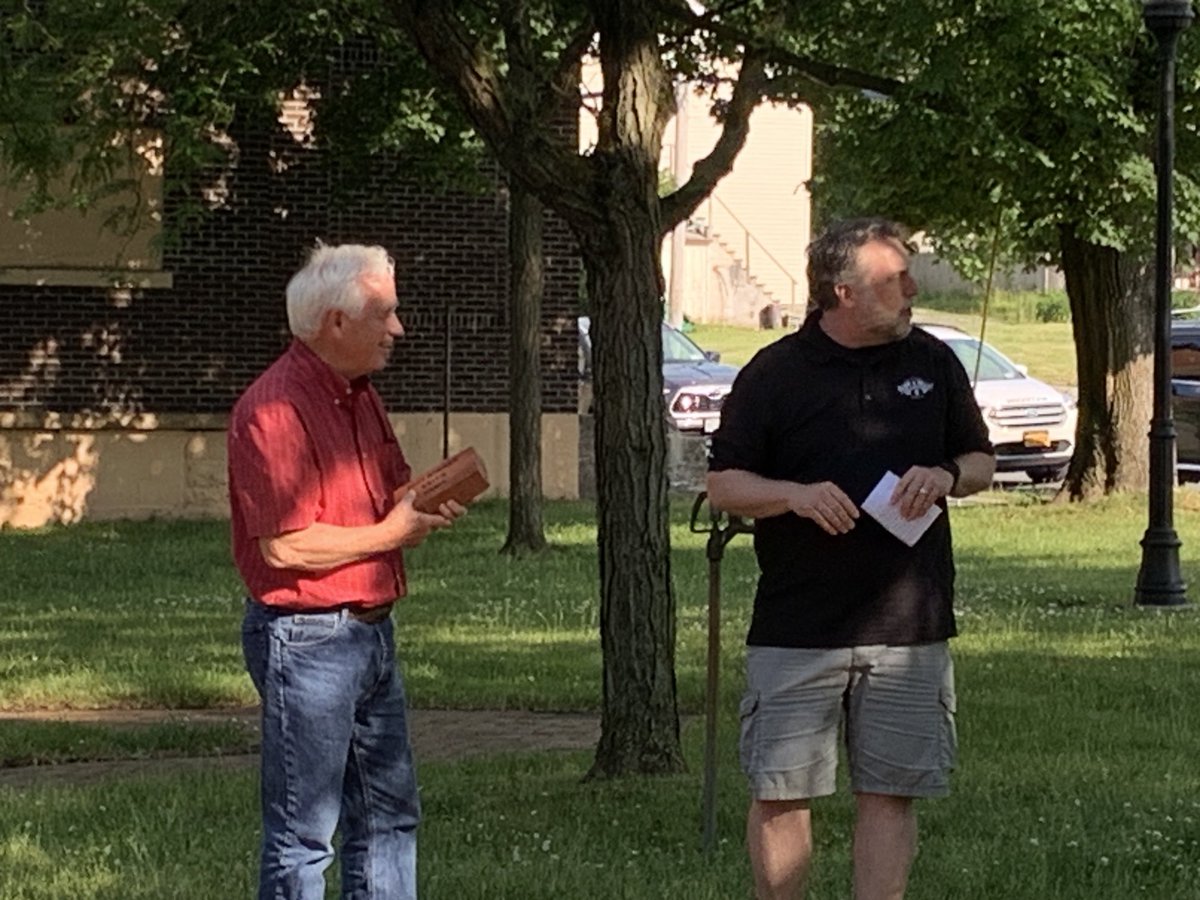 SteveMcMurray2's tweet photo. NewsChannel 2 Chief Photographer honored with this year’s Les Diven Media Award for Boilermaker coverage.  He was surprised with the award but incredibly deserving https://t.co/pzngfiBR3e