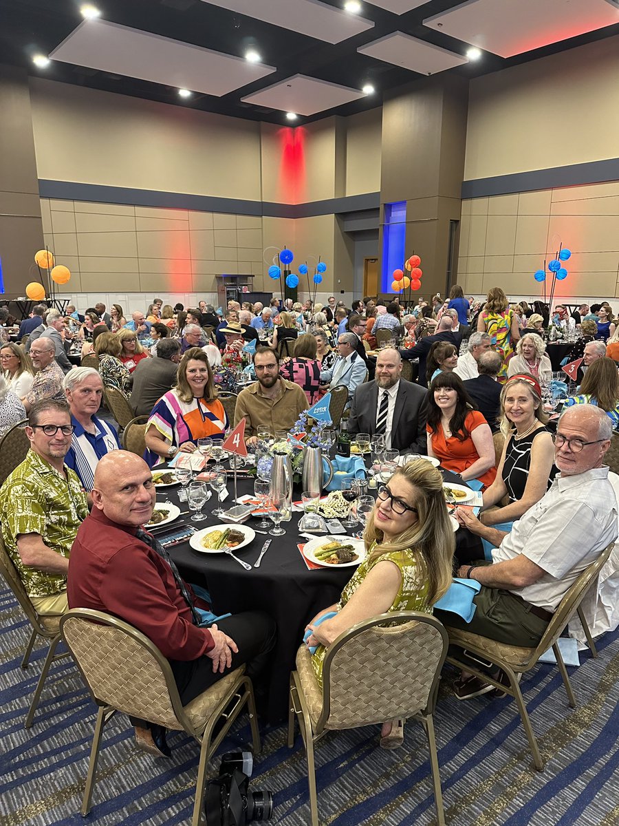 link2built's tweet photo. Last Friday, LINK was proud to sponsor and attend @kcur’s signature event, Radio Active.

RadioActive is the annual benefit for KCUR 89.3. It’s an exciting way for KCUR fans to come together in support of their favorite public radio service.

It was fun dressing up in theme. https://t.co/LRphlqZBdP