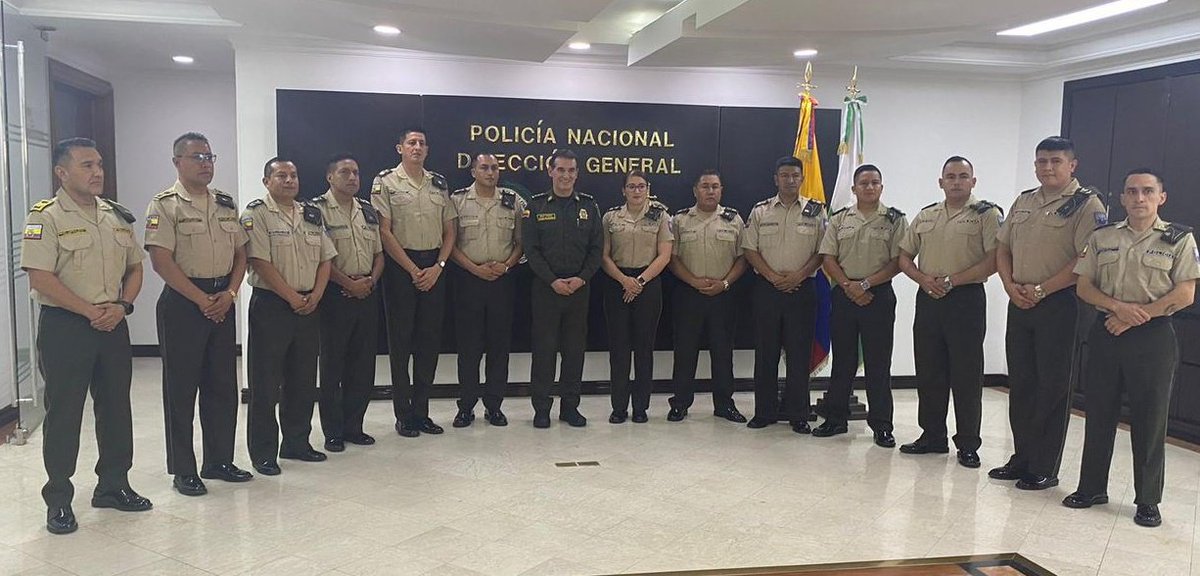 DirectorPolicia's tweet photo. Es un honor recibir la visita de referenciación de @PoliciaEcuador, una alianza de cooperación internacional que permite fortalecer capacidades de seguridad en países hermanos. Un agradecimiento especial a @USEmbassyBogota por permitir este intercambio de conocimientos. https://t.co/LQdKrPwRTp