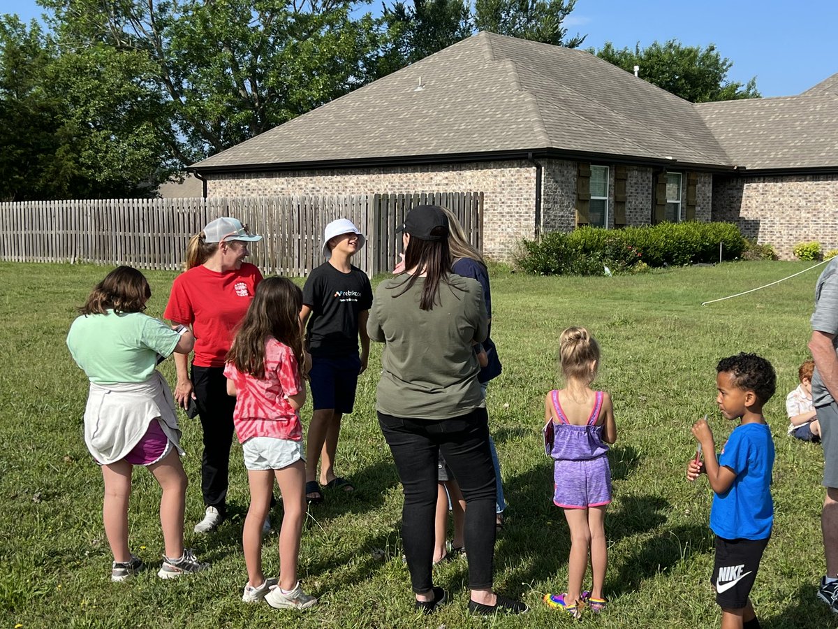 McNairMiddleSch's tweet image. We loved visiting with some of our future Mustangs during today’s Pop-Up Reading and Popsicles!  #mustangsrun #rockitout