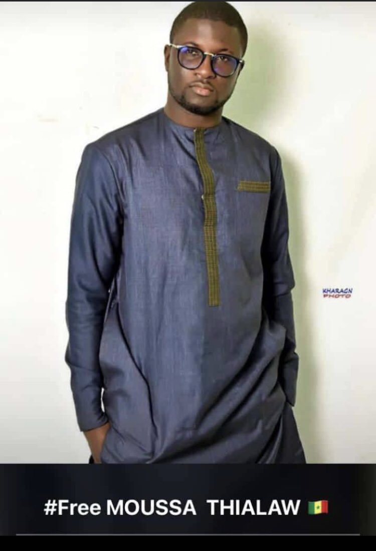 BaaySaar's tweet photo. Moussa Thialaw, il habite a Grand Médine à été arrêté par la police. Son seule tort c’est d’être un jeune engage pour les combat citoyennes, un homme responsable qui est un Tailleur qui respect son metier et les gens.
#freeMoussa https://t.co/rnJO6fguOb