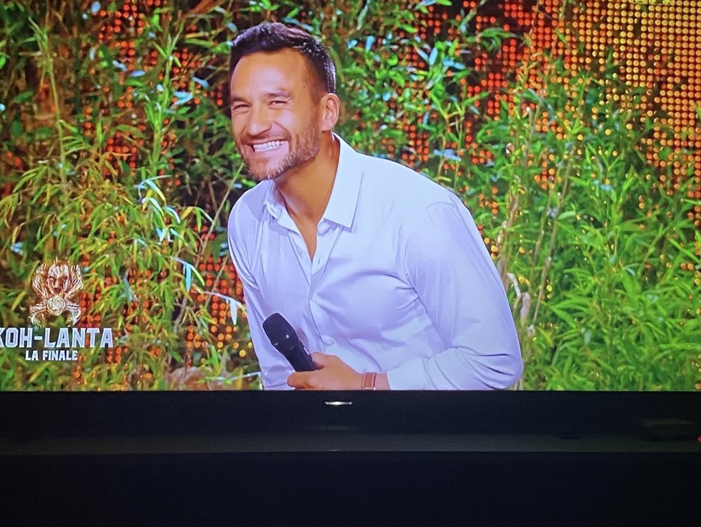 ecrivainedu93's tweet photo. #KohLanta #KohLantaLeFeuSacré 
Nicolas qui donne sa voix à son pote Frédéric malgré la trahison.
C’est lui le vrai gagnant (un aventurier complet comme lui ou rien )⭐️♥️ https://t.co/19yeV8bprI