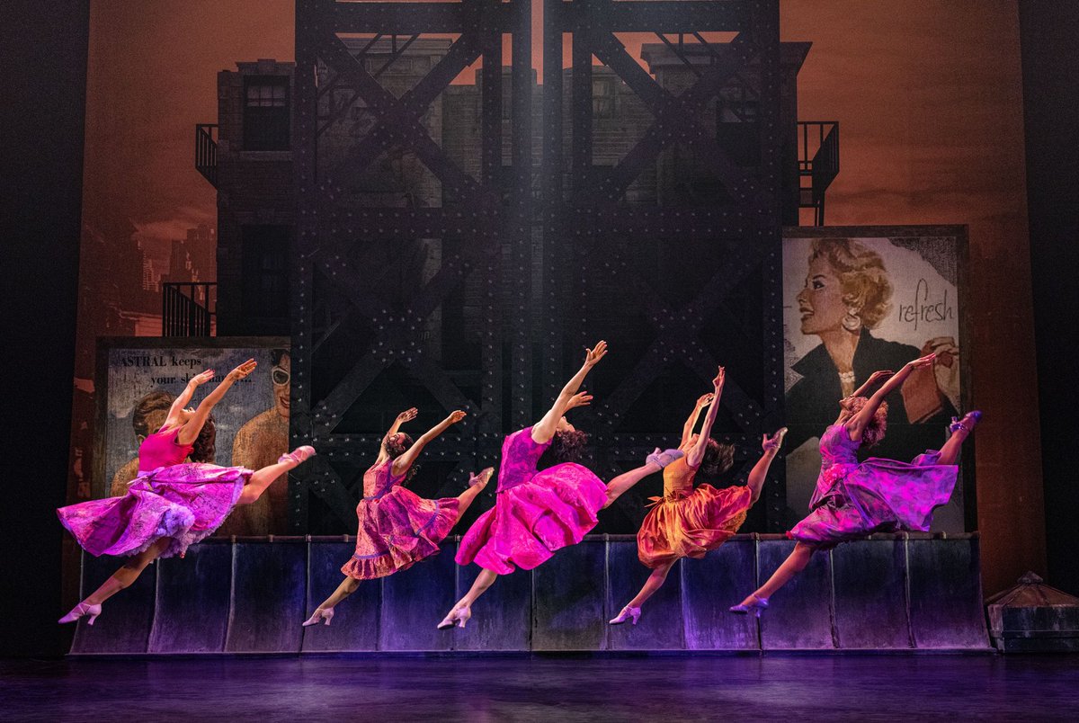 West Side Story. Dublin. «Une vraie bonne claque !!!! . Le musical comme on l’aime ». Il arrive dans qq mois en France. Rdv dès le 20/10 au <a href="/theatrechatelet/">Théâtre du Châtelet</a> . (Photo Johan Persson)