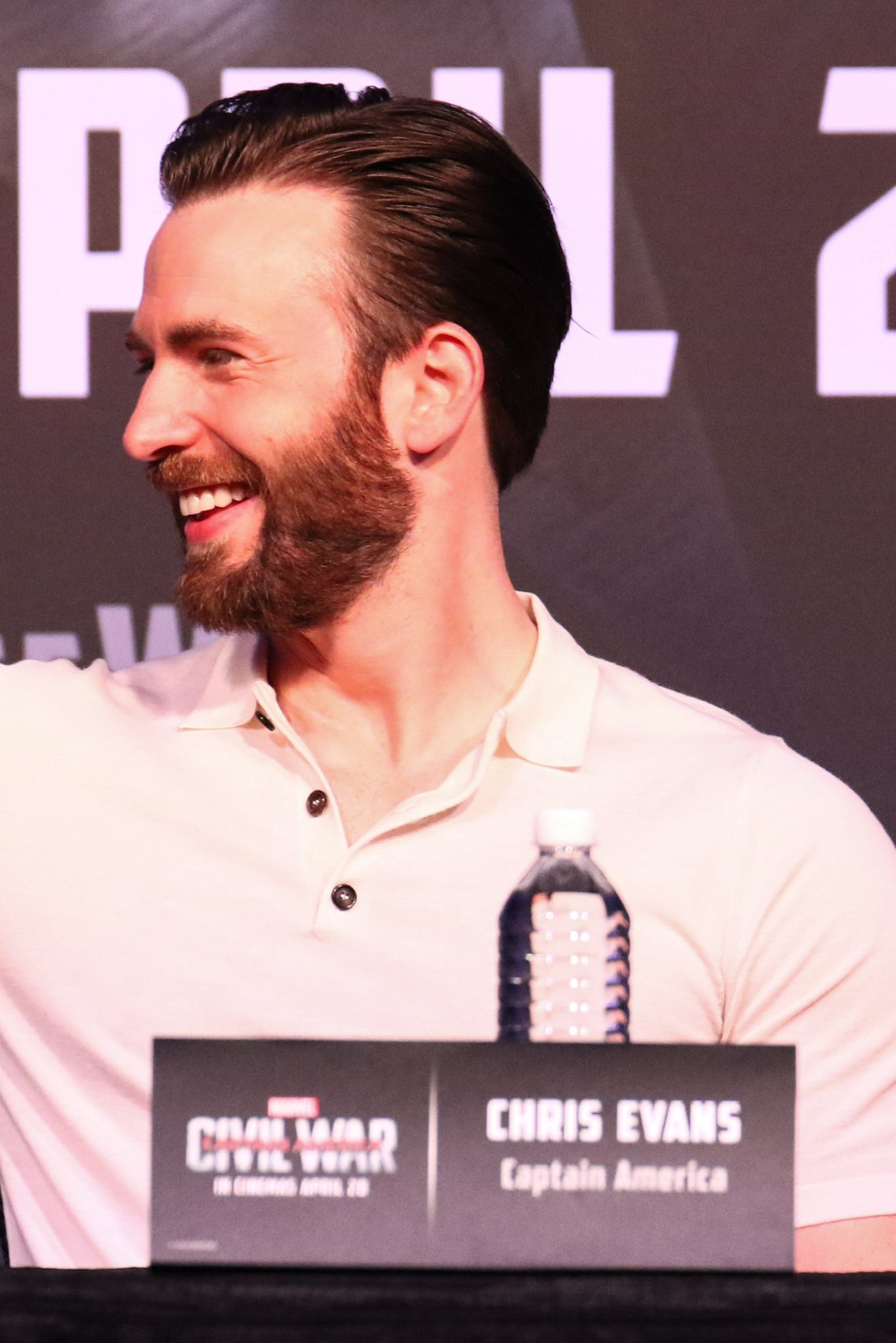 Happy 42nd birthday chris evans!!!  