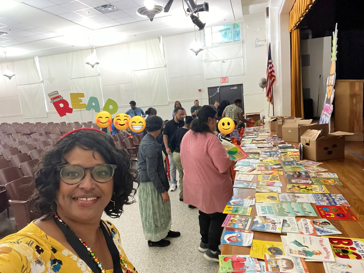 DHLibraryStax's tweet image. Exuberant Henderson ES summer camp students self selected books for their home libraries at the Dallas ISD LMS Pop Up Library today! @DISD_Libraries #PopUpLibrary @TeamDallasISD @DISDLibrarian