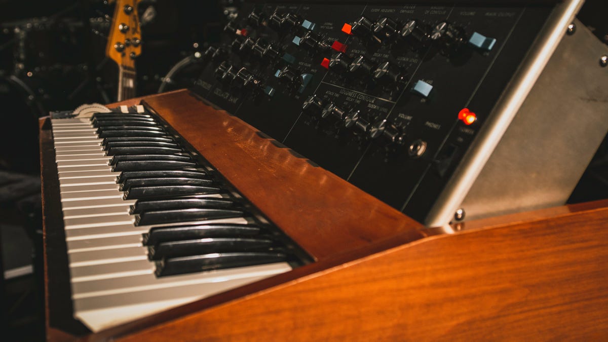 Gizmodo's tweet photo. After 70 Years of Independence, Moog Sells Out https://t.co/p21oGkjN1Y https://t.co/tV0IdRNCSH