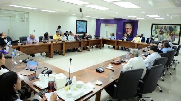 leocar82's tweet photo. Casa Presidencial 📍

@AbelMartinezD se reúne con su equipo técnico, encargado de armar el programa que él ejecutará a partir del 2024, desde la presidencia de la República Dominicana; le acompañan @DaniloMedina y @temomontas, presidente y vicepresidente del #PLD. 

#Abel24. https://t.co/ltOklZi6JI