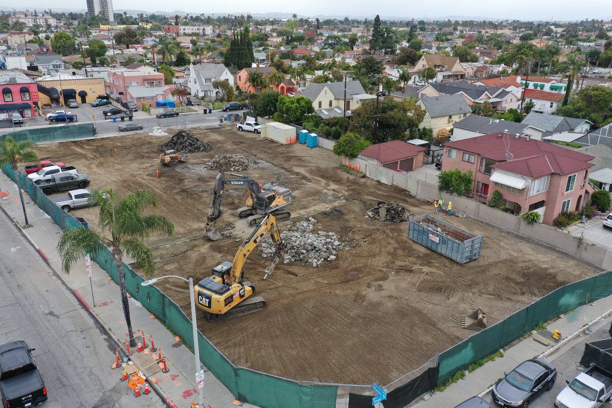 Who knew photos of dirt could be so exciting?! You’re looking at what’ll become Hollywood Community Housing Corporation’s Walnut Park Apartments in Huntington Park. 

This development features 64 units of affordable housing 👏

Stay tuned for more updates!!