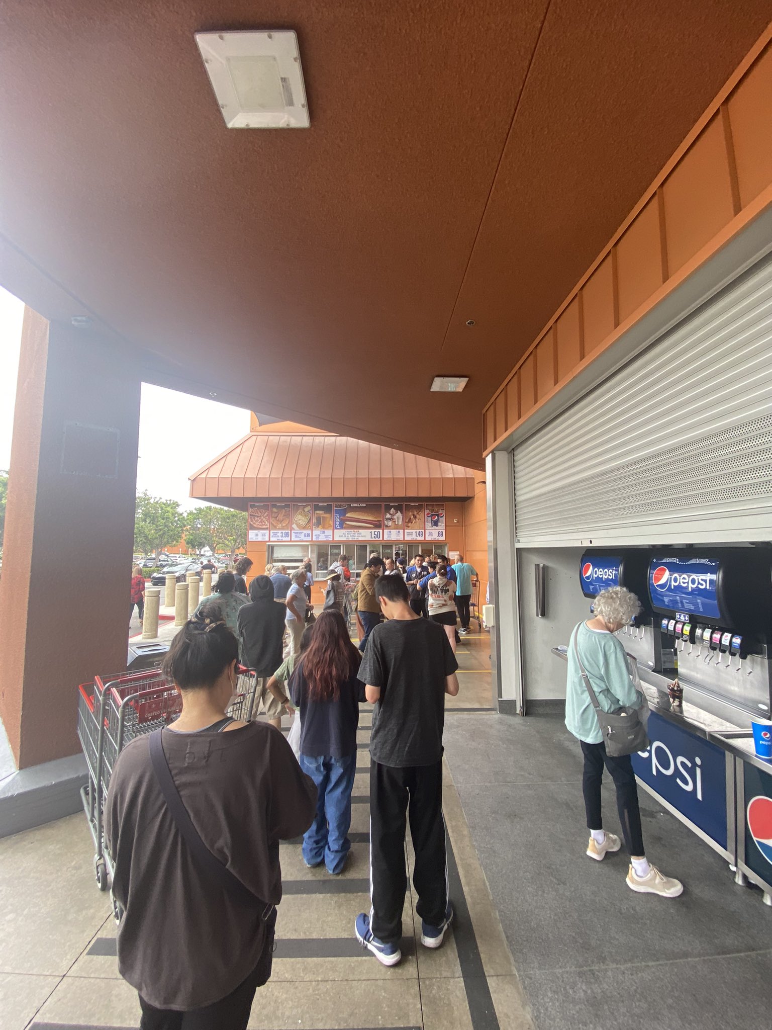 dell computer on Twitter "Massive line at the Irvine Costco food court