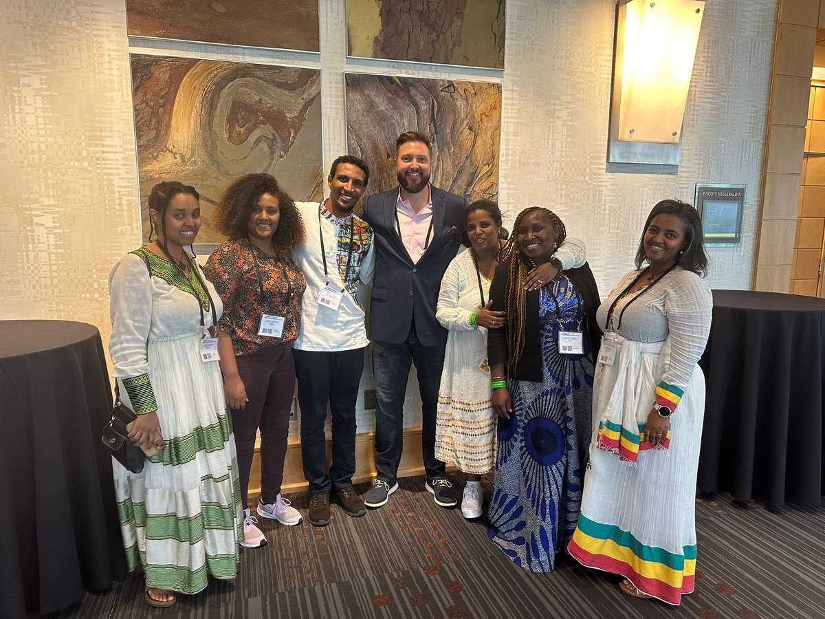 Blacklionm1's tweet photo. This week #Volunteered with Pathfinders #PowerPlatform Community members at Project Summit*Business Analyst World Washington, DC!
Thank you @thepowerplatyp1 for this wonderful opportunity to network and attened different sessions
#PSBAWWAS #PSBAWWASL23 #Conference #BA #PM #PMI https://t.co/d6FzzBWuQN