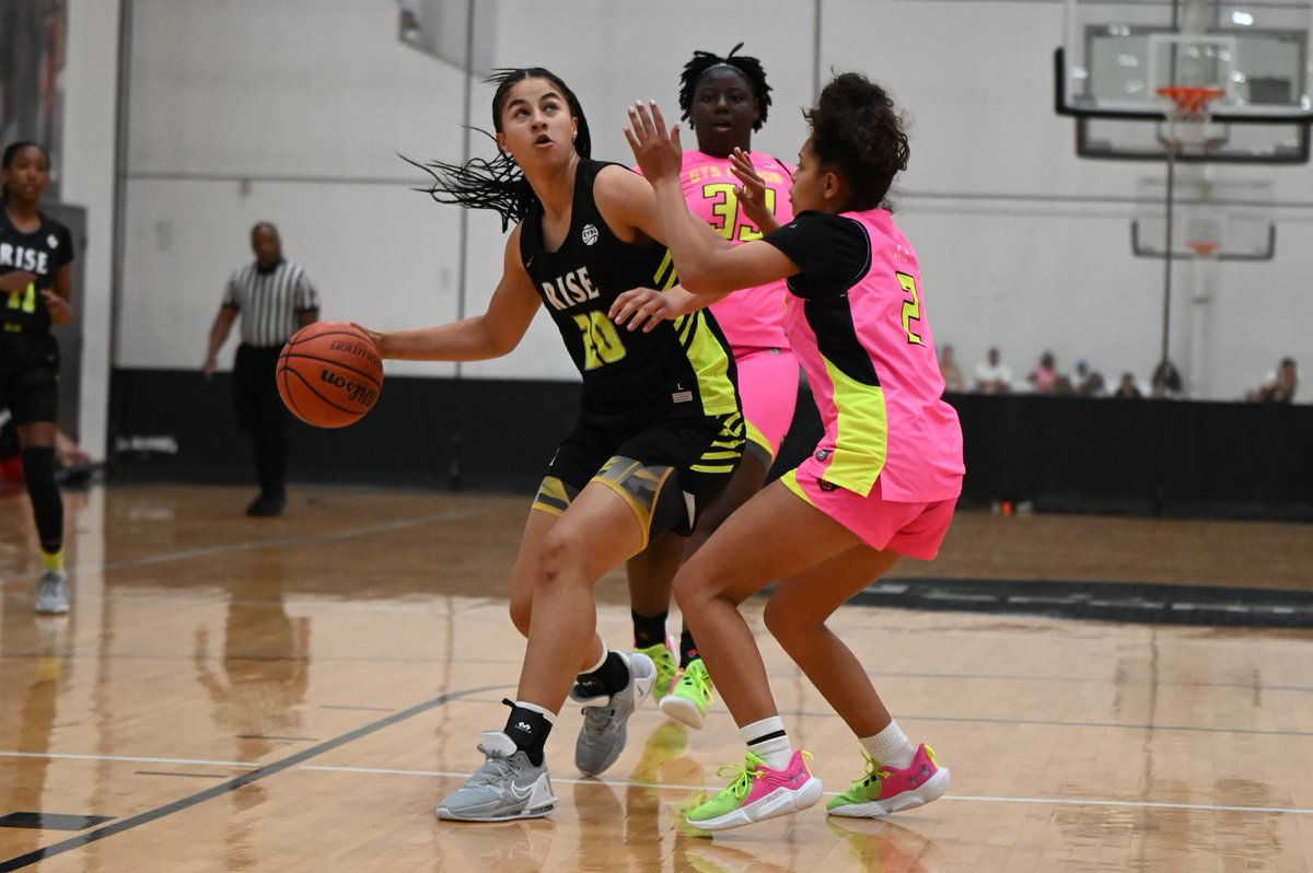 hooplove215's tweet photo. Final notebook from Prime East, including @gagirlsbball twins watching each other player; @ShipleyGbball coach Ellen Bair's busy weekend; @palmerjordyn20 on U16 trials; a pair of @NDA_basketball 2027s and two @gs_athletics 2024s teaming up and more: https://t.co/T6T6BEQIYX https://t.co/ngE77LWzXs
