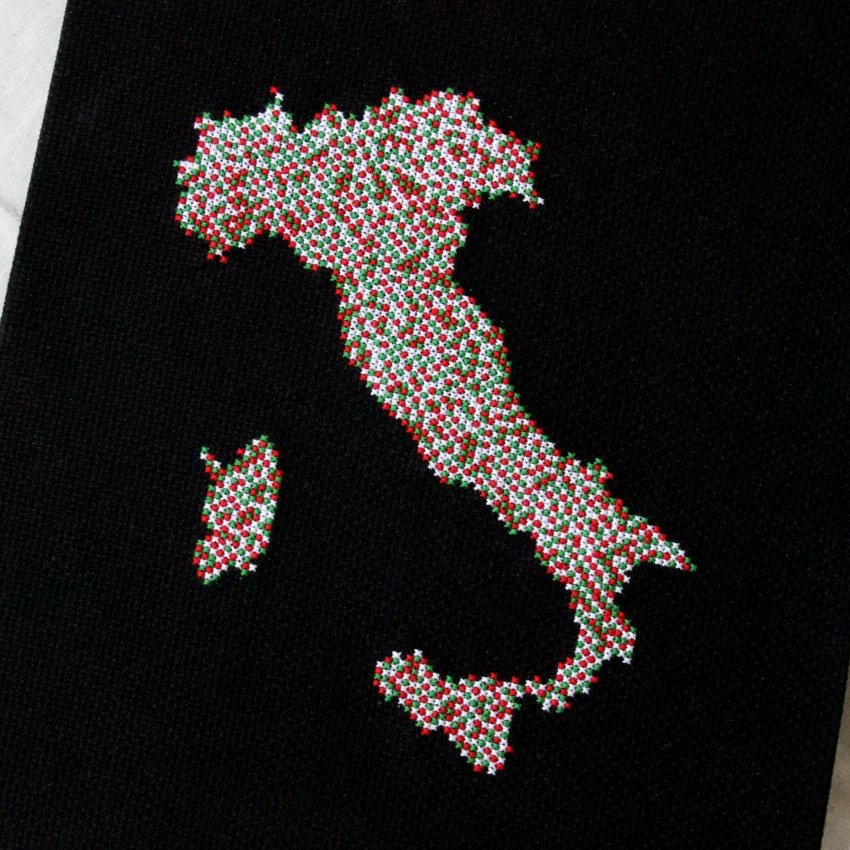 🇮🇹 ❤️
.
.
 Pattern available on my etsy shop: RebelRebelItaly (link in bio)
.
.
#crossstitchpattern  #countedcrossstitch #crossstitch #crossstitching #crossstitcher #crossstitchchart #handmade #craft #italia #italy