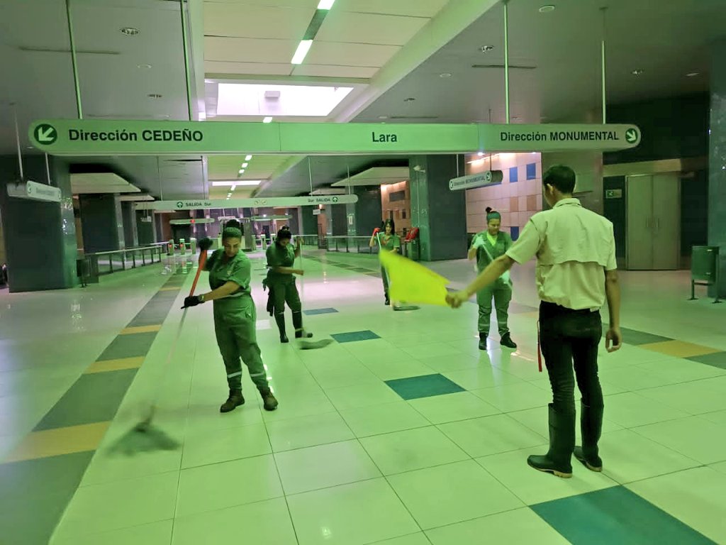 CAMETROVALENCIA's tweet photo. #13Jun||Garantizando estaciones limpias y confortables para los usuarios carabobeños, jornada de mantenimiento profundo se desarrolló en las estaciones #Monumental, #Palotal, #Lara y #FcoDeMiranda🚇||#VivaLaUniónDeLosPueblos @NicolasMaduro @rvaraguayan @Yolyemil @torrealbaf https://t.co/8FFCFsQ1mh
