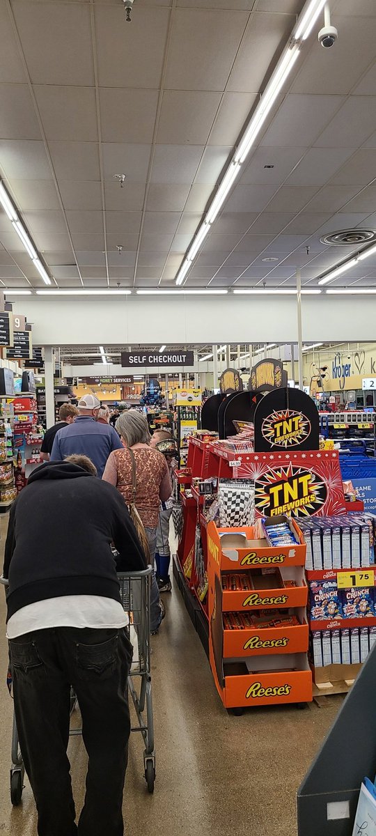 MissAnaheim's tweet photo. @kroger Waiting in a long line to use self checkout at the Dixon Rd store in Kokomo IN. because only one set of self checkout was open and no regular checkouts open yesterday wasn't cool. https://t.co/opW0SofvBQ