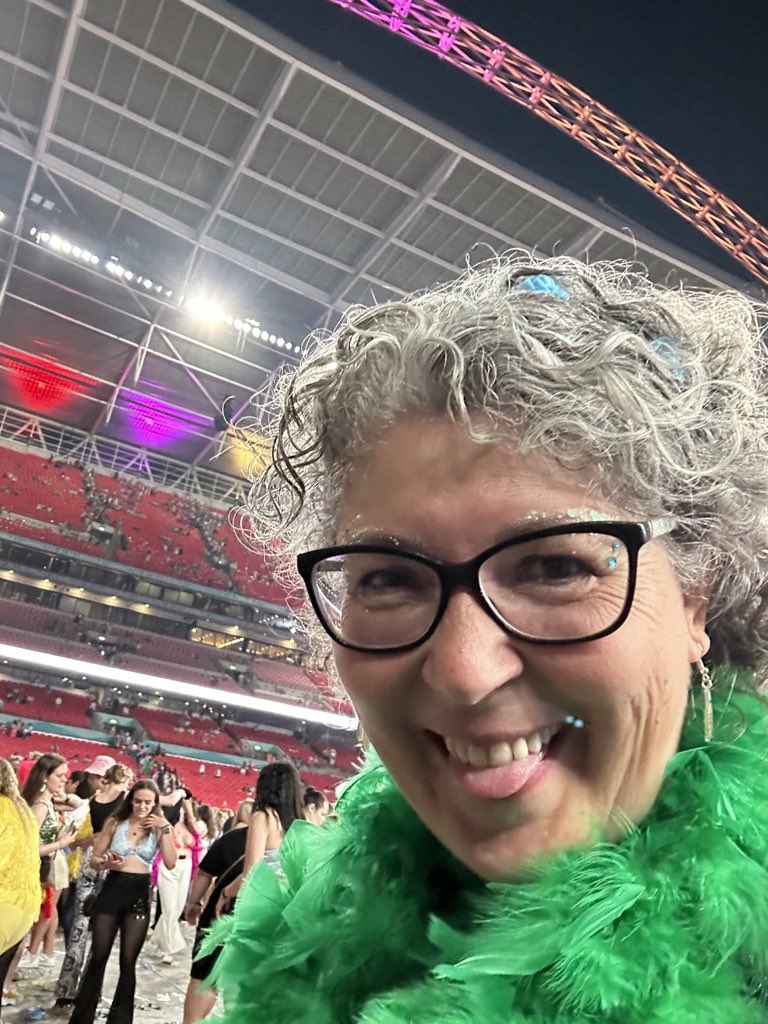 Steffi 🏳️🌈 Harry took my flag twice 🏳️🌈 tweet media