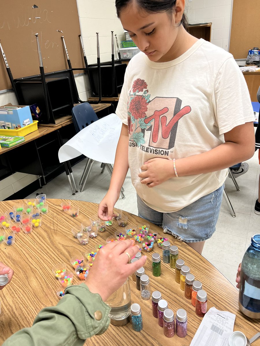 DalethJuarez's tweet photo. To target Sustainable Goal #3: Good Health & Well-Being, students presented their anchor charts on how to maintain a balanced health triangle: physical, mental and social 🔺 They also made their own calming bottle 😌 #GuerraLIFE #GuerraGoesGlobal https://t.co/gweclR2TRL