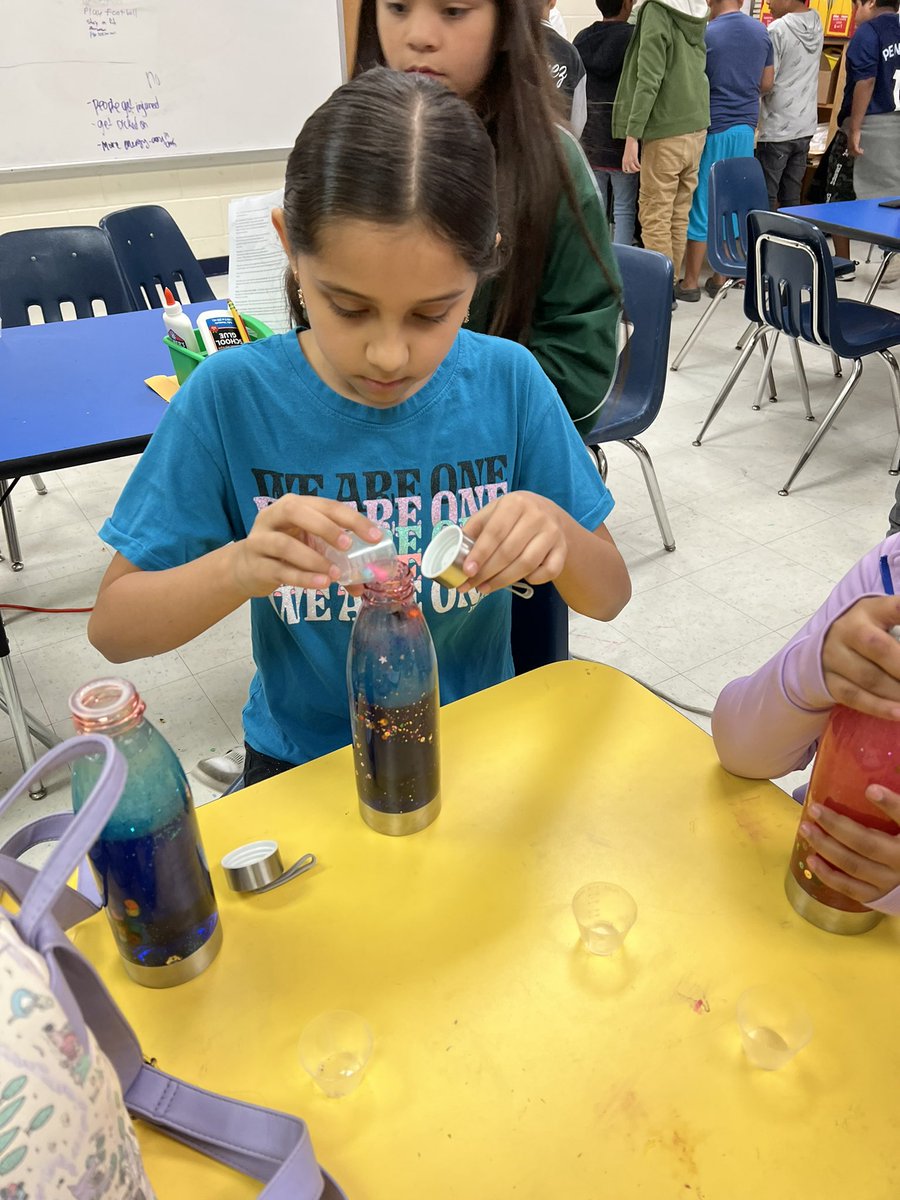 DalethJuarez's tweet photo. To target Sustainable Goal #3: Good Health & Well-Being, students presented their anchor charts on how to maintain a balanced health triangle: physical, mental and social 🔺 They also made their own calming bottle 😌 #GuerraLIFE #GuerraGoesGlobal https://t.co/gweclR2TRL
