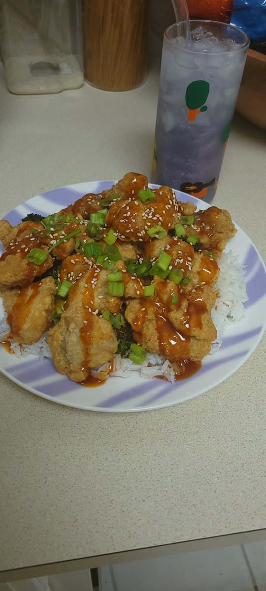 Miss_Truffle's tweet image. 💜🫰🏽😊

1. #WOOTTEO
2.#Lunch #KoreanChicken over #Rice on #Jin Plate
3.#Borahae Lemonade
4. #Painting with #TinyTan

#BTS10thYearAnniversary #10yearswithBTS 
#BTSARMY #BTS #BTSFesta2023 #TheAstronaut_Jin