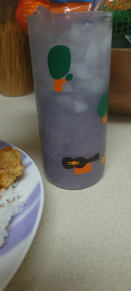 Miss_Truffle's tweet image. 💜🫰🏽😊

1. #WOOTTEO
2.#Lunch #KoreanChicken over #Rice on #Jin Plate
3.#Borahae Lemonade
4. #Painting with #TinyTan

#BTS10thYearAnniversary #10yearswithBTS 
#BTSARMY #BTS #BTSFesta2023 #TheAstronaut_Jin