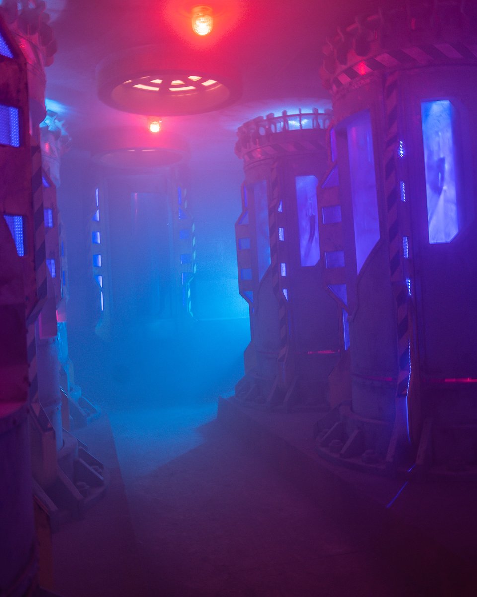 rogueshollow's tweet photo. one of the amazing sets you'll find at @eloise.asylum! Photo by me!\
.
.
.
#setdesign #horrormovies #hauntedasylum #hauntedlab #laboratory #cryotubes #hauntedhouses #photography https://t.co/NGTE2Cy91w