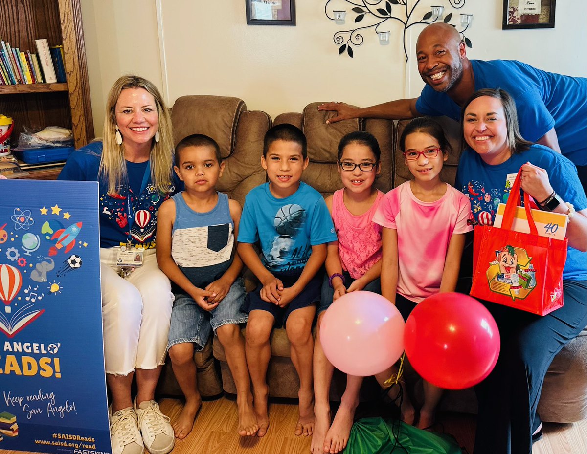 glenmorejets's tweet photo. What a fun way to support our families and celebrate reading!  @SanAngeloISD @tcgteacher @BVCasillas #SanAngeloReads https://t.co/r5XRx5xRap