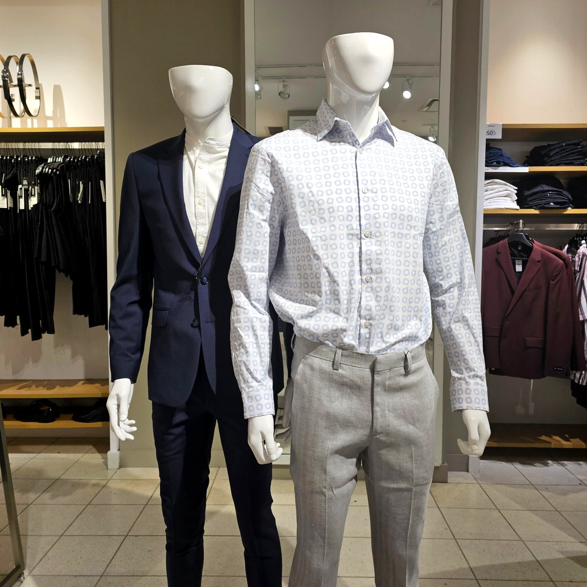 BrowardMall's tweet image. Rock the professional look with Express Men's versatile wardrobe that's tailored to perfection! 👍
📍Express Men is located across H&amp;amp;M Man
#BrowardMall #expressmen #express #fathersdaygifts Express