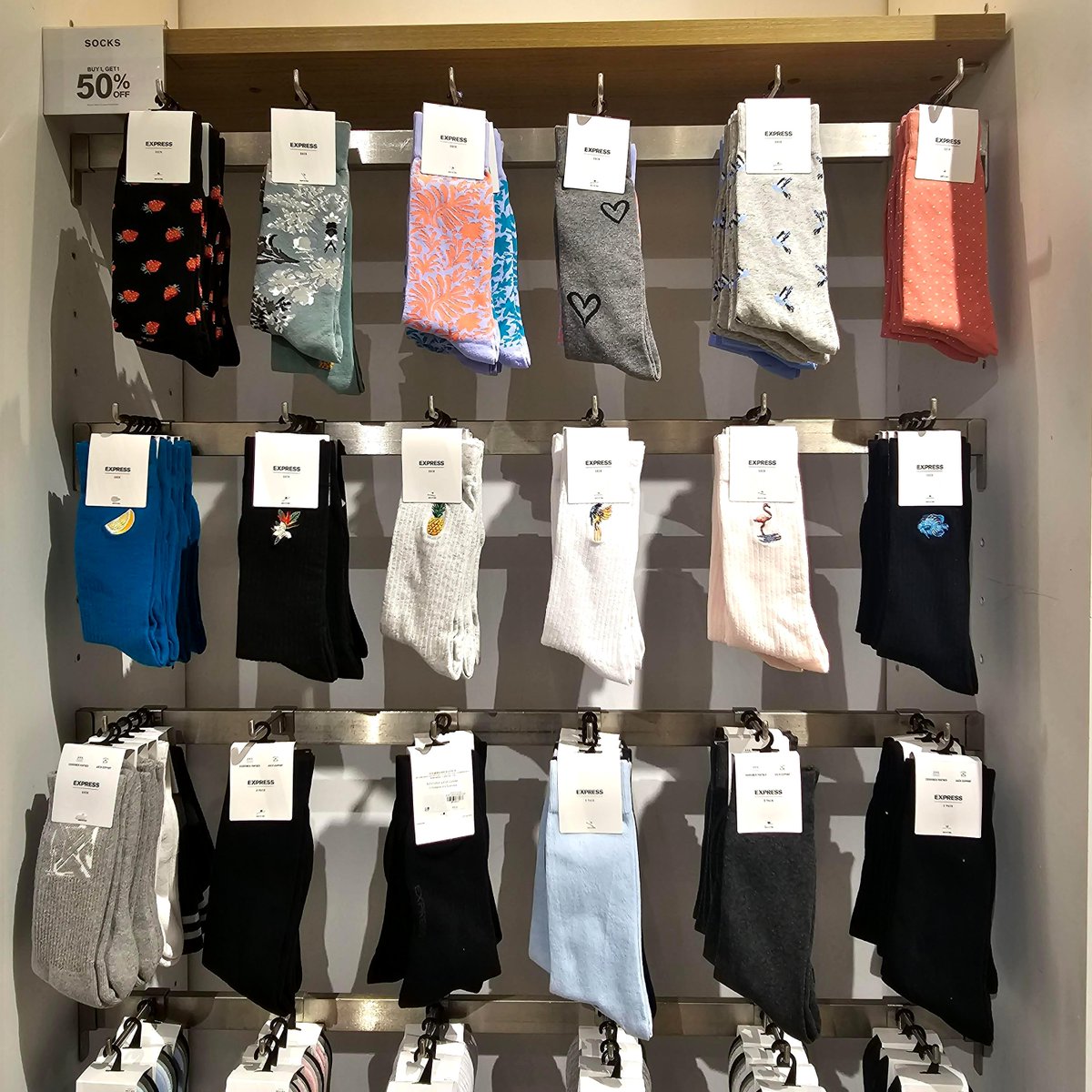 BrowardMall's tweet image. Rock the professional look with Express Men's versatile wardrobe that's tailored to perfection! 👍
📍Express Men is located across H&amp;amp;M Man
#BrowardMall #expressmen #express #fathersdaygifts Express